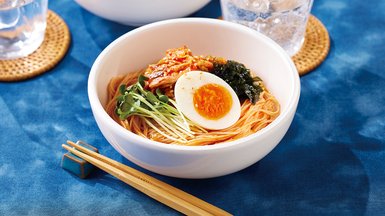 黒酢のコクと酸味がクセになる！ビビンそうめん