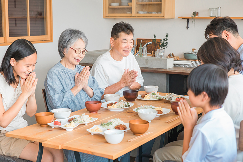 食事とともに
